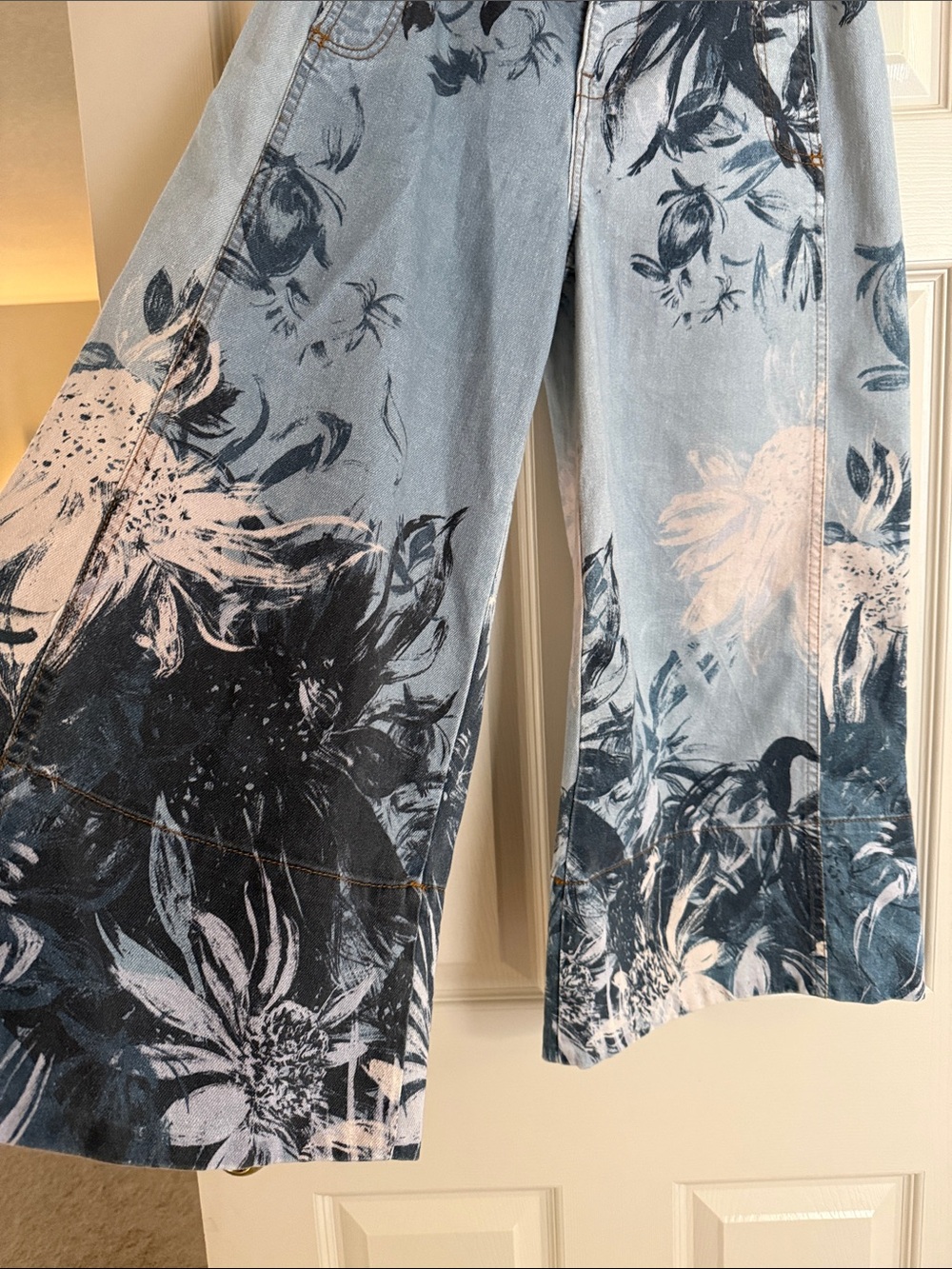 Pilcro Blue Floral Wide-Leg Cropped Jeans - Picture 2 of 11
